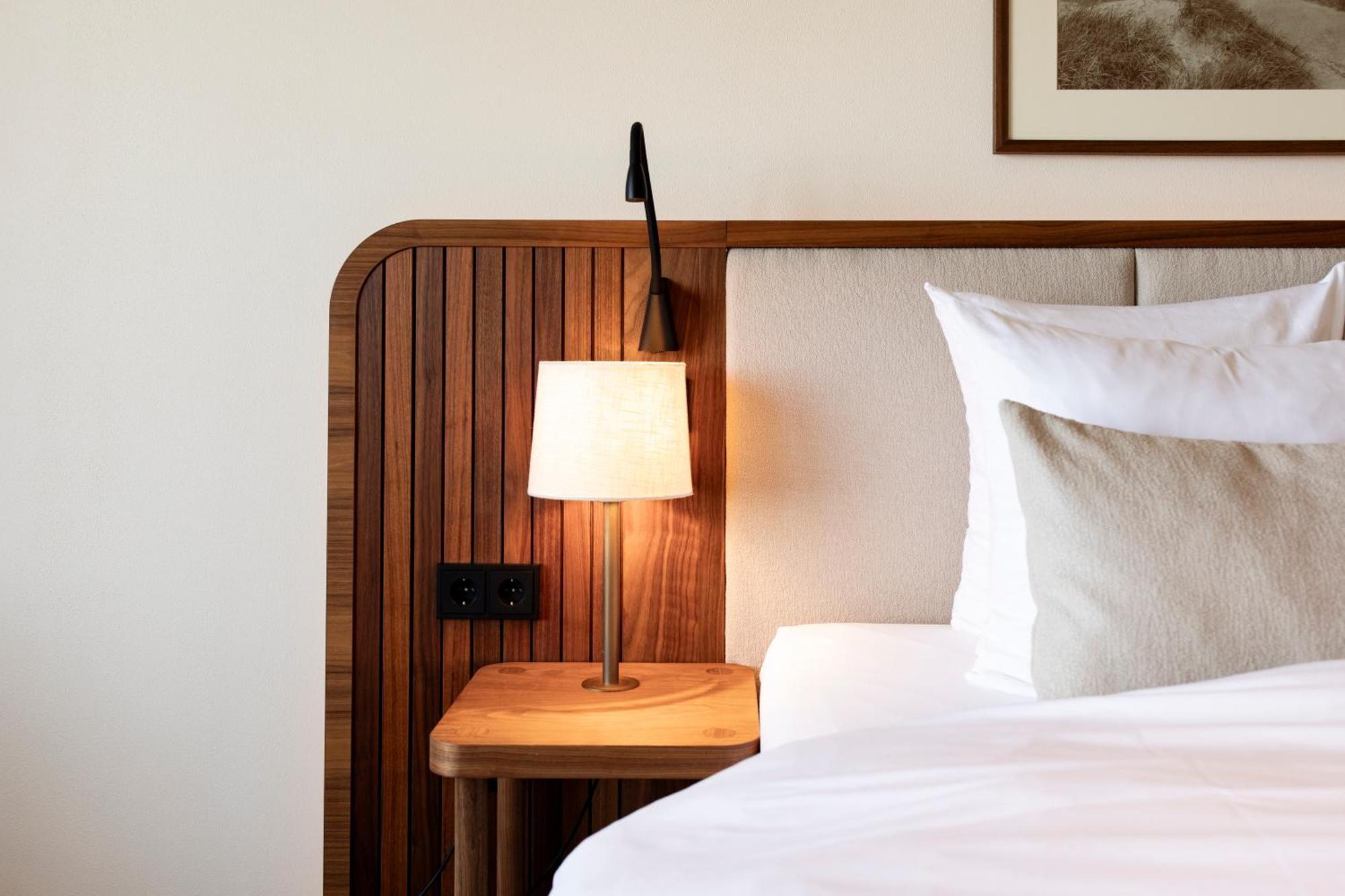 Grand Hotel Huis Ter Duin Noordwijk Zimmer foto A wall-mounted light