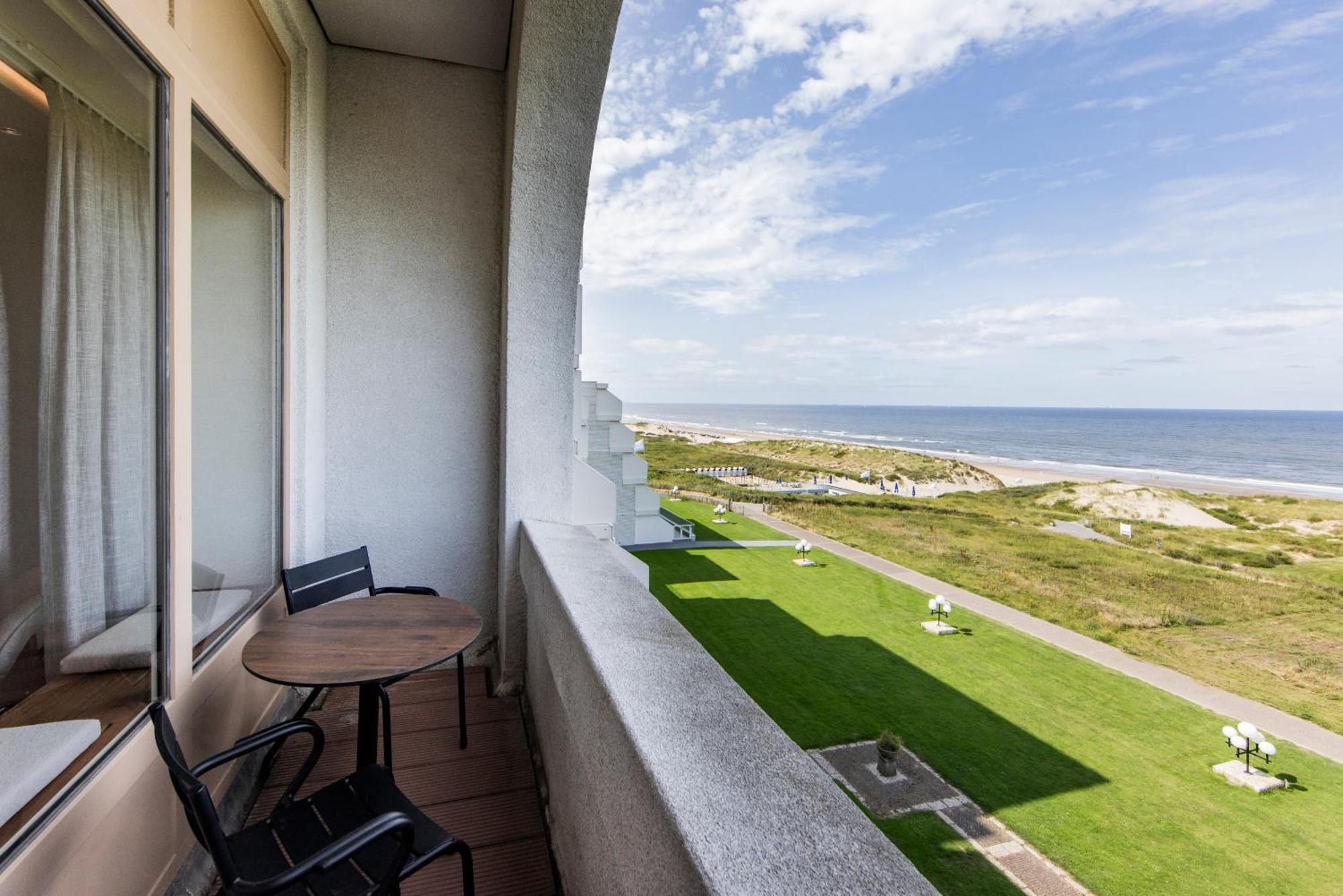 Grand Hotel Huis Ter Duin Noordwijk Zimmer foto Balcony of a hotel room