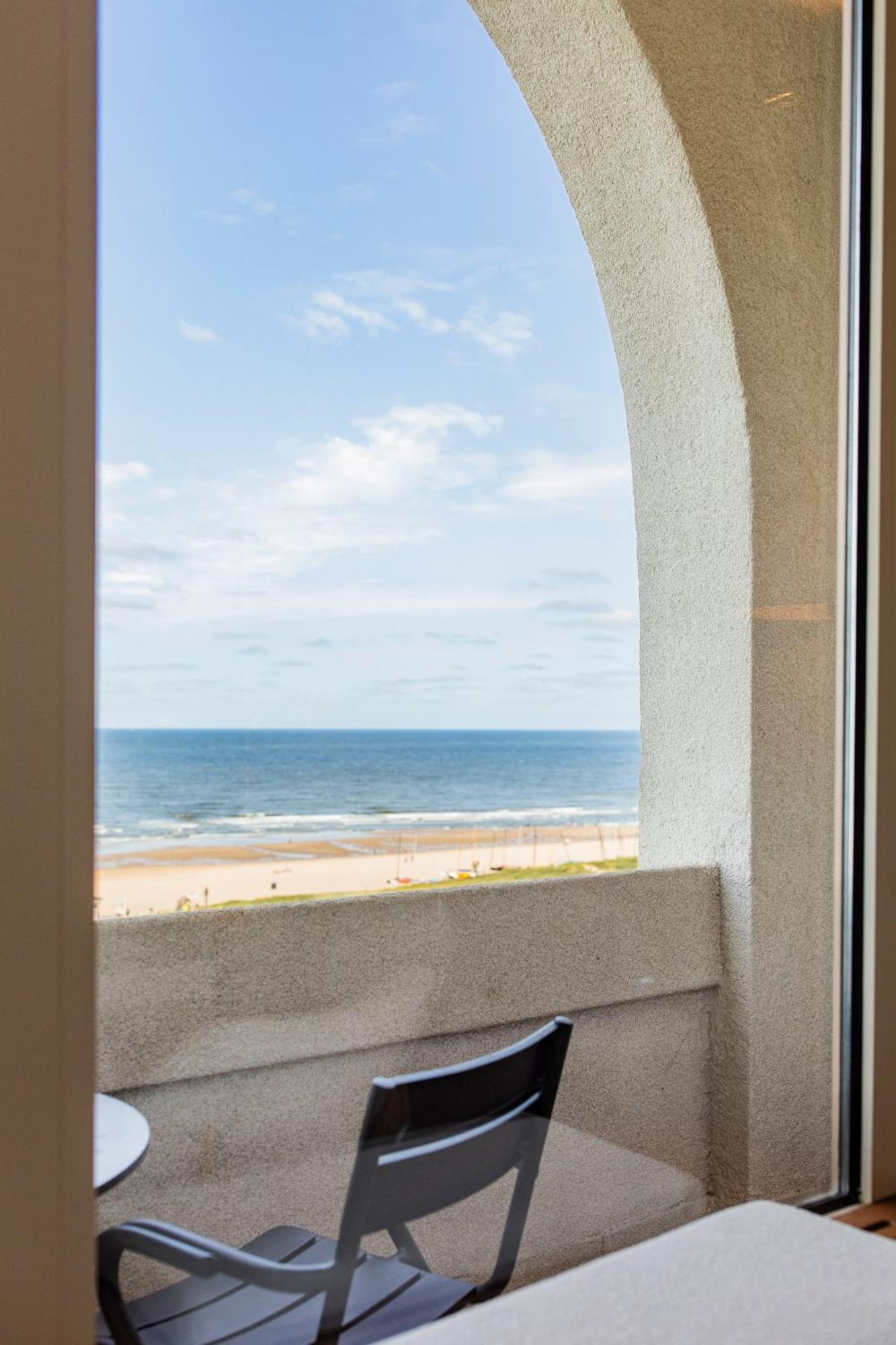 Grand Hotel Huis Ter Duin Noordwijk Zimmer foto View of the Atlantic Ocean from a window at the Ocean Club