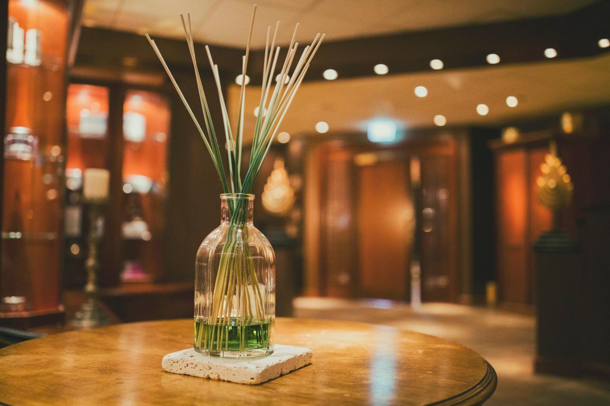 Grand Hotel Huis Ter Duin Noordwijk Exterior foto A reed diffuser